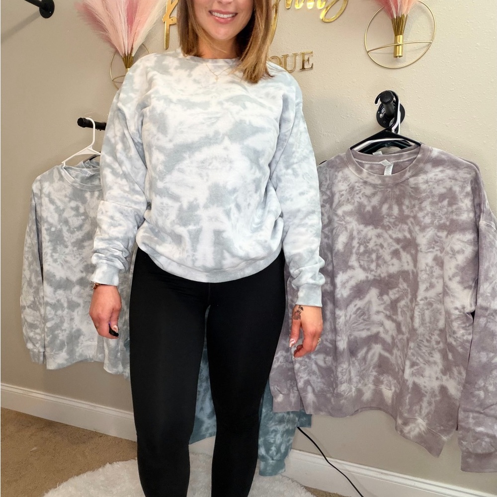 Tie-Dye Sweatshirt in Gray and White (Pearl Gray)